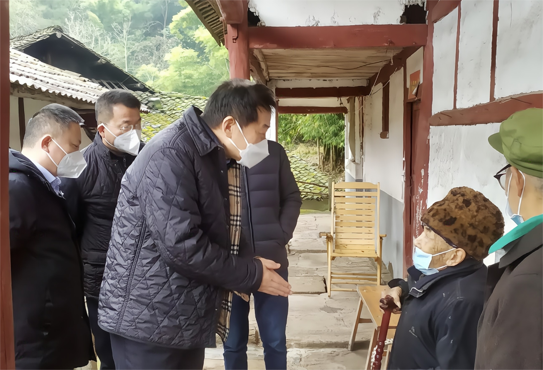 四川省pg赏金女王单机版试玩平台集团党委书记、董事长任丁率队赴嘉陵区开展帮扶事情