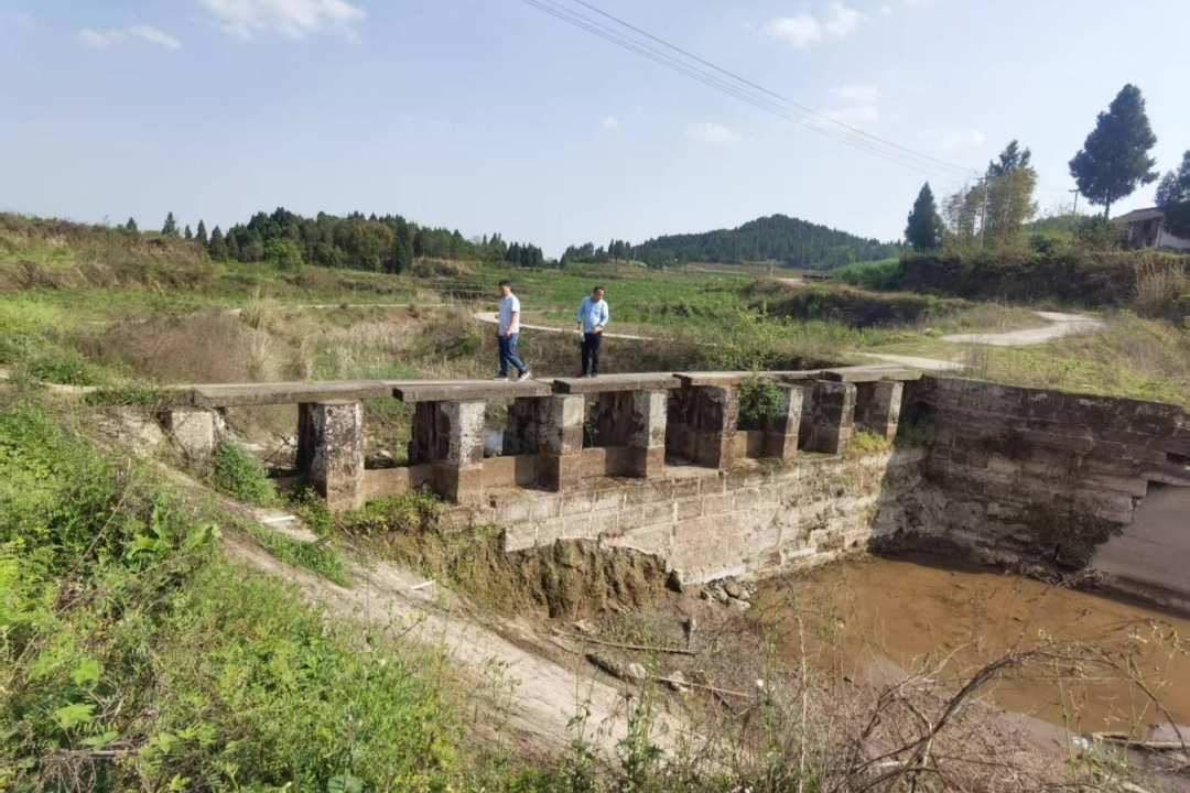 情系墟落暖民心 打造为民网红桥——省pg赏金女王单机版试玩平台集团精准帮扶邓家沟村办实事、践继续