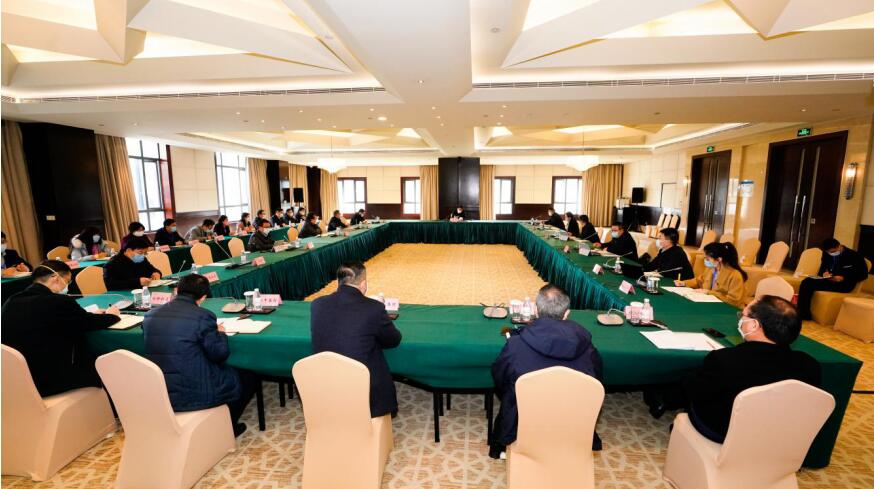 pg赏金女王单机版试玩平台集团召开党委（扩大）聚会转达学习省委常委会精神