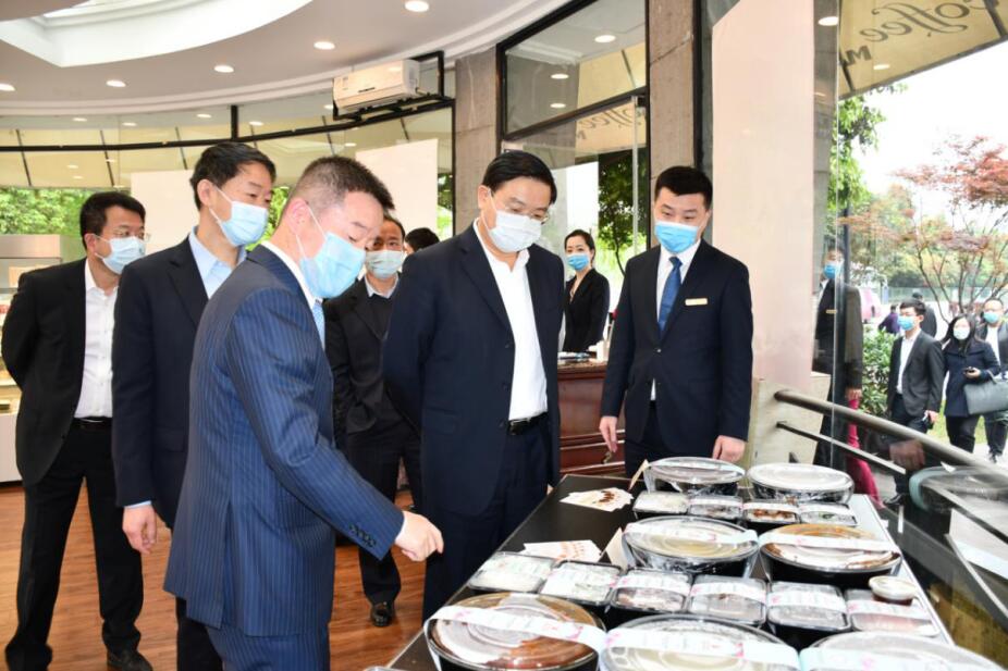 王凤朝副省长赴省pg赏金女王单机版试玩平台集团调研 疫情防控、生产谋划和刷新生长事情