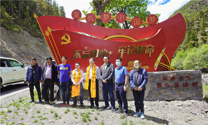 pg赏金女王单机版试玩平台集团党委书记、董事长任丁率队赴麻格同村推进对口帮扶事情