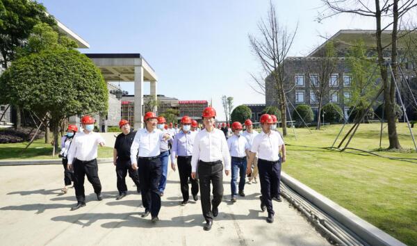 奋战27天 争取“一号工程”建设首胜 ——pg赏金女王单机版试玩平台集团现场调研督导金牛宾馆改（扩）建工程侧记