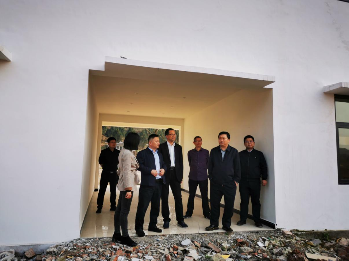 pg赏金女王单机版试玩平台集团党委副书记、董事陈日到邓家沟村开展帮扶事情