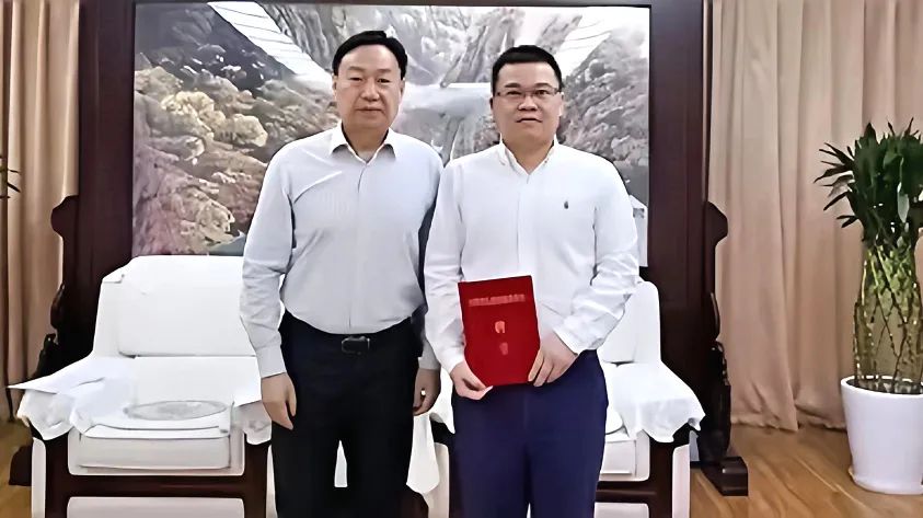 省pg赏金女王单机版试玩平台集团向导受聘省政府参事室特约研究员