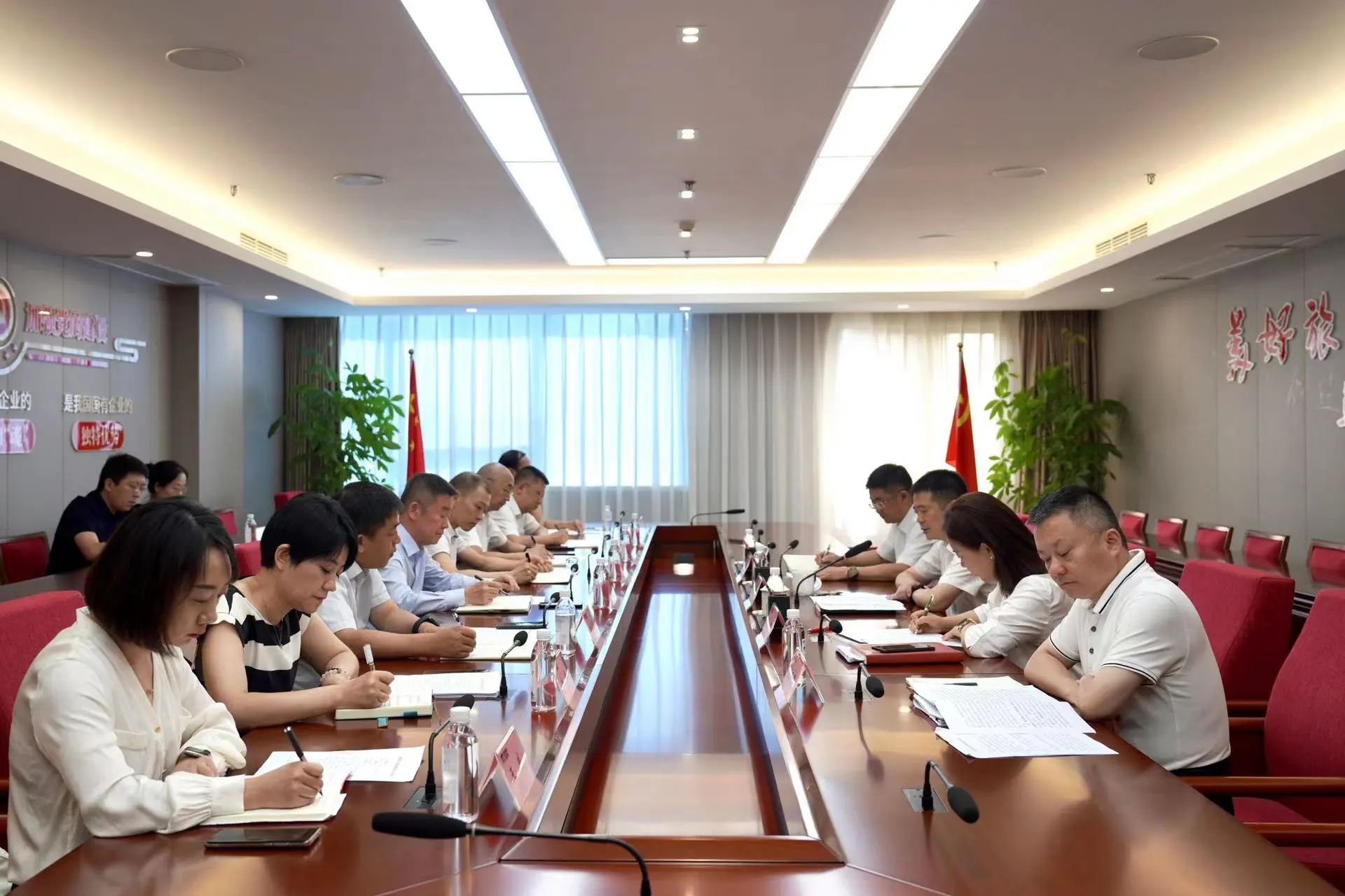 省pg赏金女王单机版试玩平台集团召开新任职干部任前整体谈话会