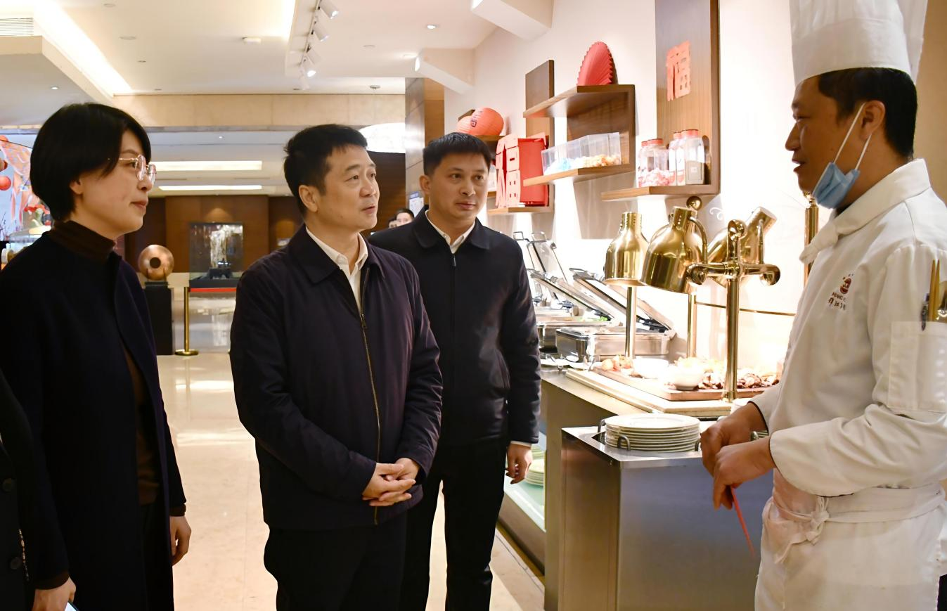 省pg赏金女王单机版试玩平台集团向导率队开展春节前走访慰问