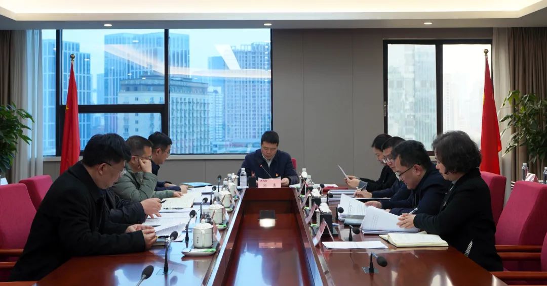 省pg赏金女王单机版试玩平台集团党委理论学习中心组召开2025年第一次专题学习钻研