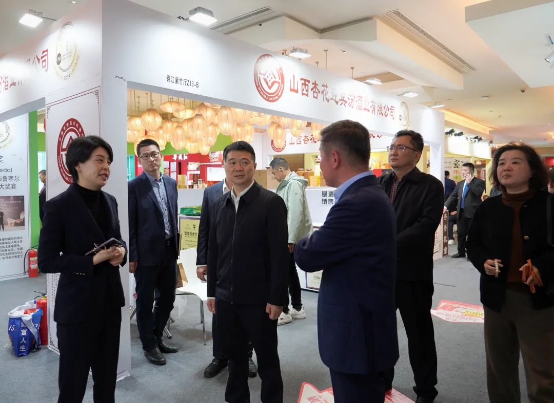 省pg赏金女王单机版试玩平台集团党委书记、董事长游勇率队到2025锦江宾馆春季酒类商务洽谈会现场检查指导重点事情